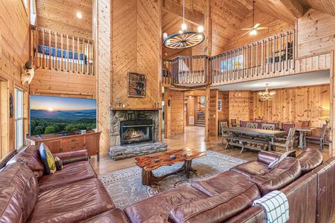 Big Lodge* River Access * 11 beds *Sleeps 22*