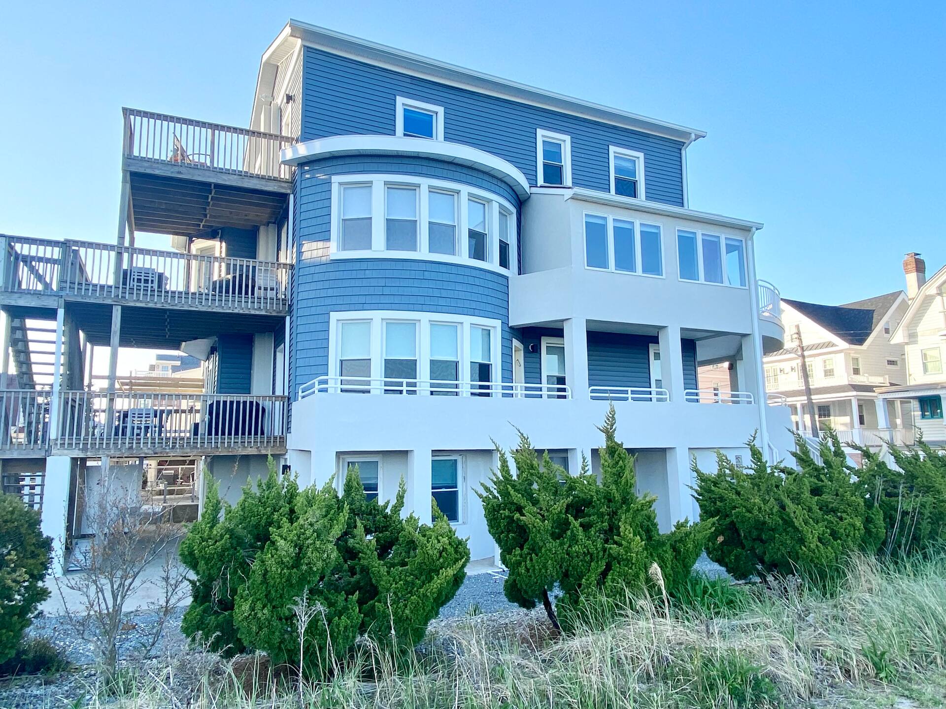 Custom beachfront beach pad - boardwalk walkout