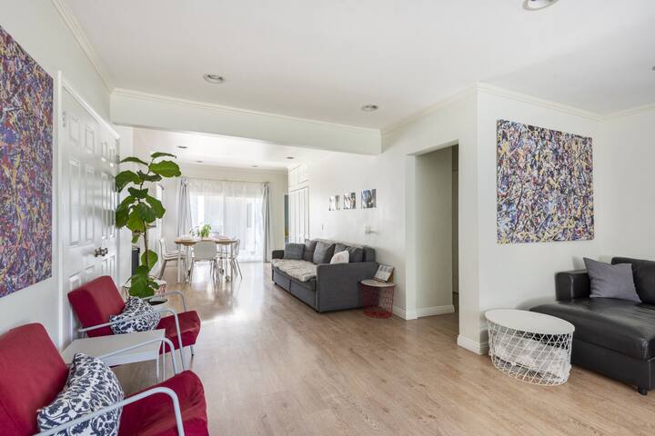 Encino Garden Escape- 4 BD/3 BR, 2 King beds gallery image 2