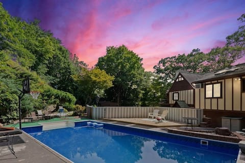 Castle Summer Escape Pool BBQ Game Room Pets OK!