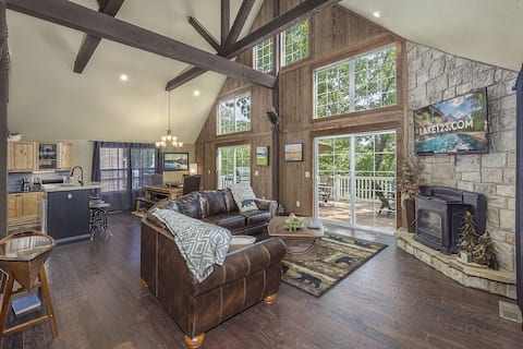 Private Lake Cabin • Hot Tub • Theater & PoolTable