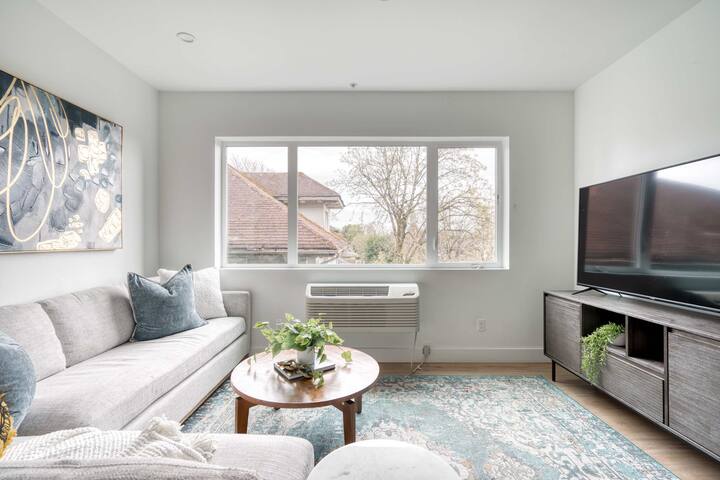 Luxury 4BR – Sleeps 8 – Near Food & Culture