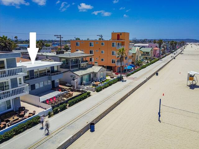 Ocean Front! Entire Top Level + View Deck + AC gallery image 4