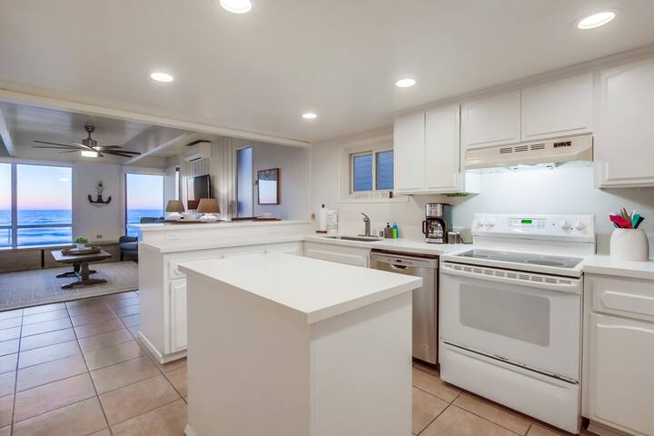 Ocean Front! Entire Top Level + View Deck + AC gallery image 5