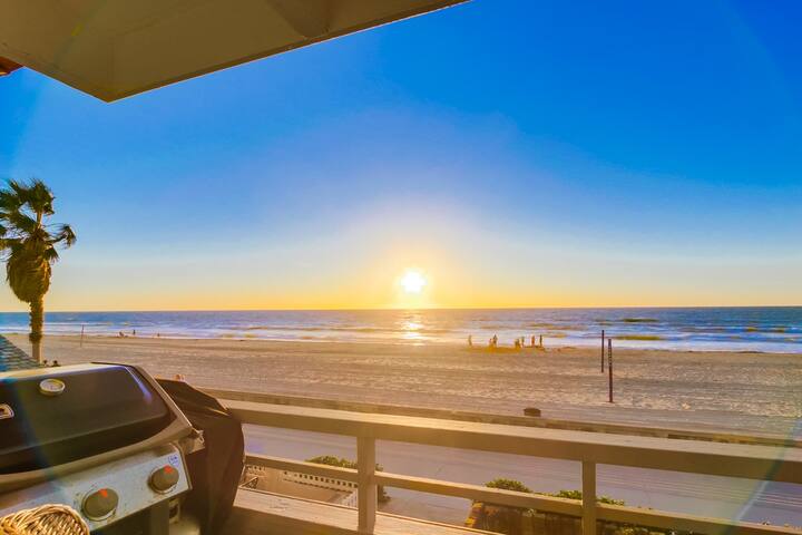 Ocean Front! Entire Top Level + View Deck + AC gallery image 3