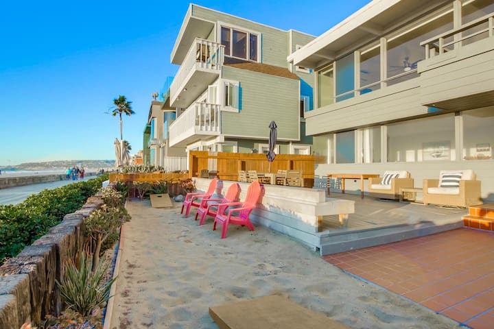 2 Levels of Ocean Front – HUGE Patio – AC