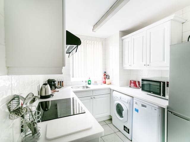 Park Lane Apartments – Shaw House – Two Bedroom gallery image 4