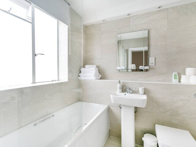 Park Lane Apartments – Shaw House – Two Bedroom gallery image 5