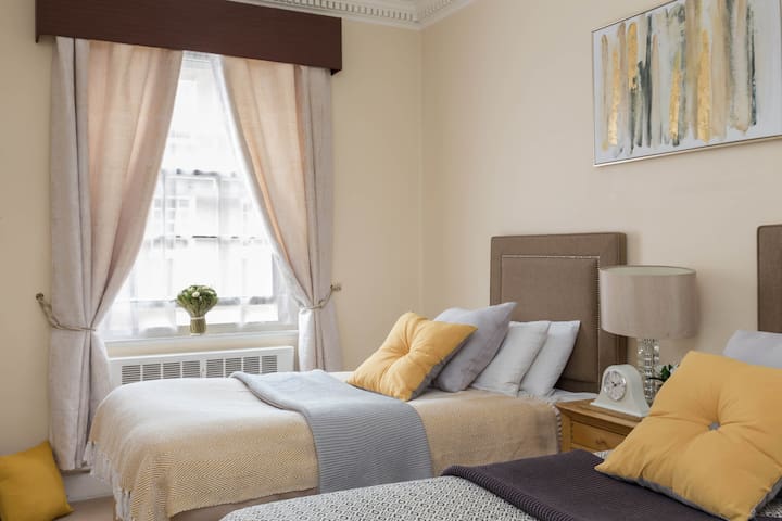 Park Lane Apartments – Shaw House – Two Bedroom gallery image 2