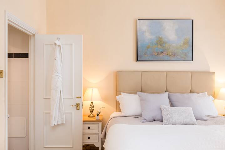 Park Lane Apartments – Shaw House – Four Bedroom gallery image 2