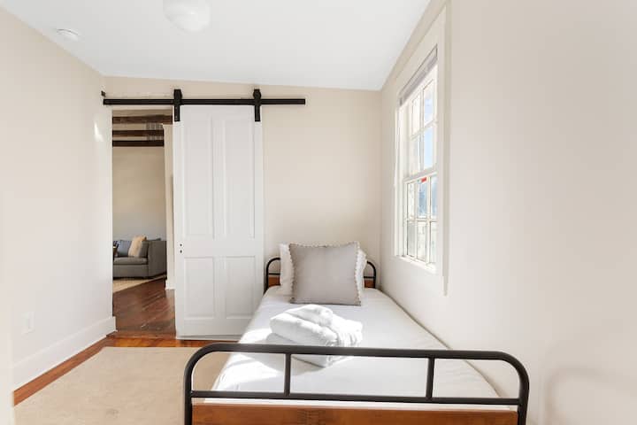 Единично легло с колела!