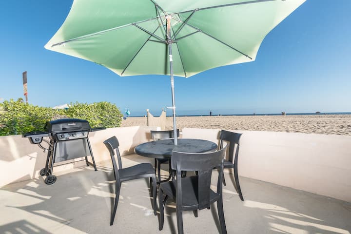 Oceanfront Upper Unit With Panoramic Views! - Newport Beach, CA