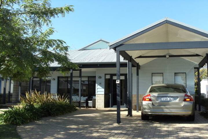 House 16 – Jewel of the Bay Dunsborough gallery image 2