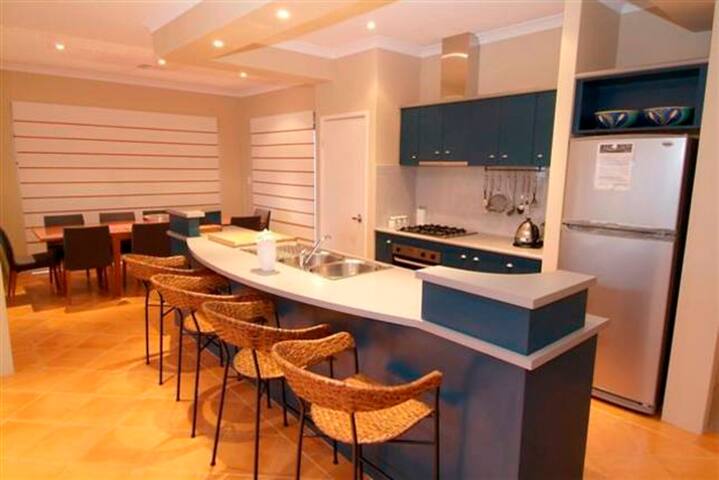 House 16 – Jewel of the Bay Dunsborough gallery image 5