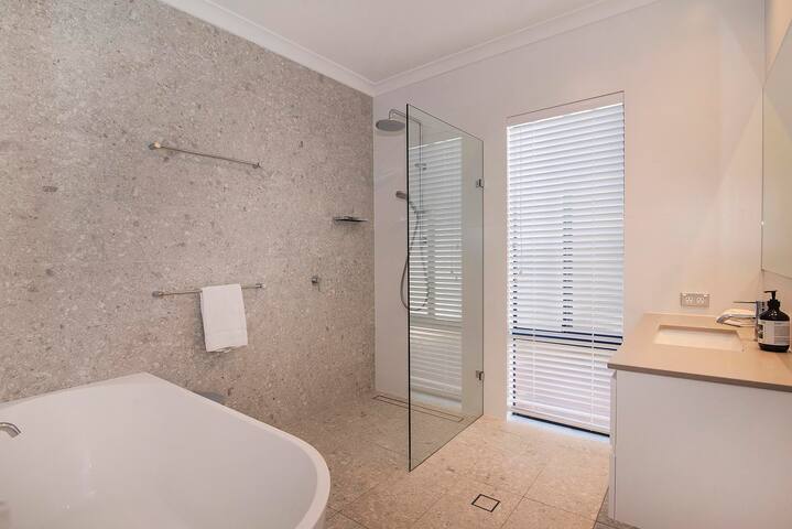 House 18 – The Getaway Dunsborough gallery image 4