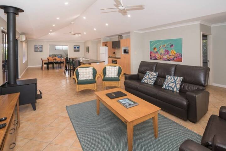 House 21 – The Classic Dunsborough gallery image 3