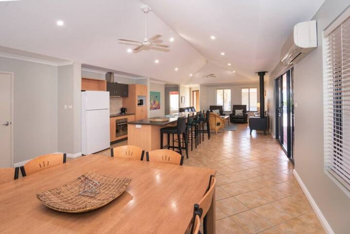 House 21 – The Classic Dunsborough gallery image 5