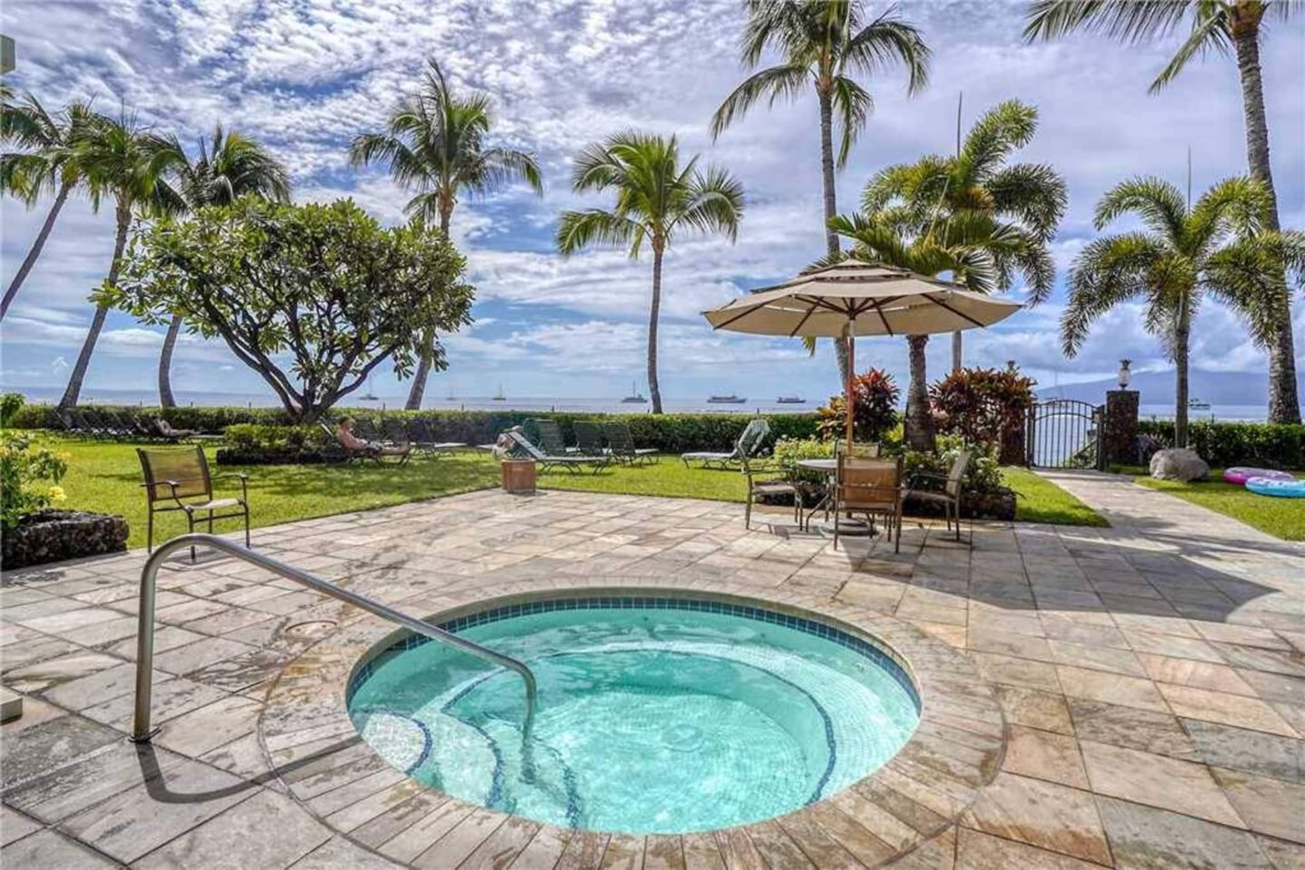 Lahaina Shores Beach Resort Studio - Image 18
