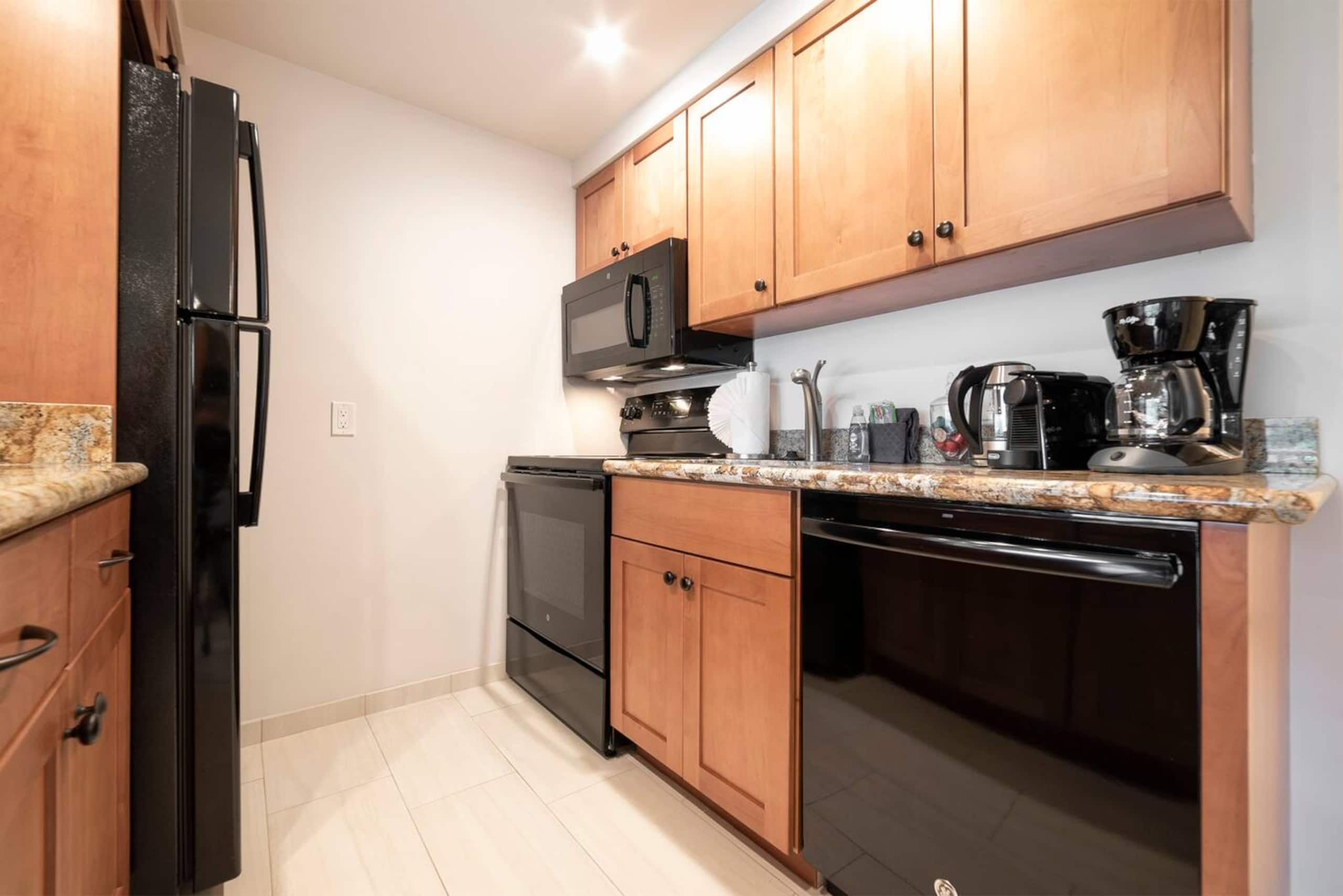 Lahaina Shores Beach Resort Studio - Image 42