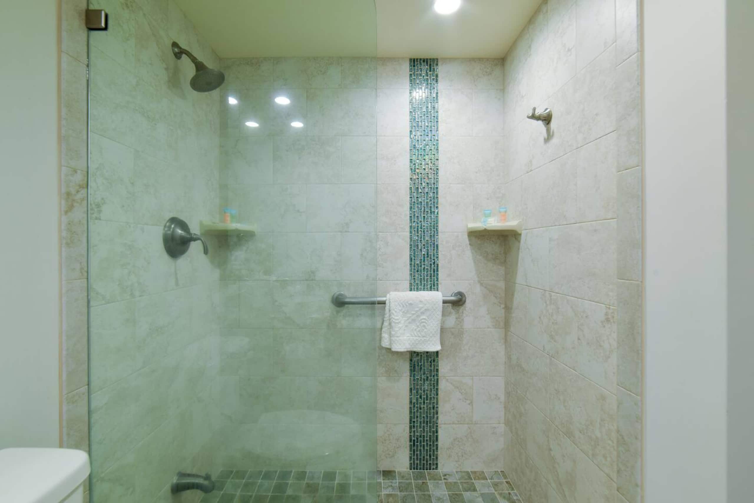 Lahaina Shores Beach Resort Studio - Image 35