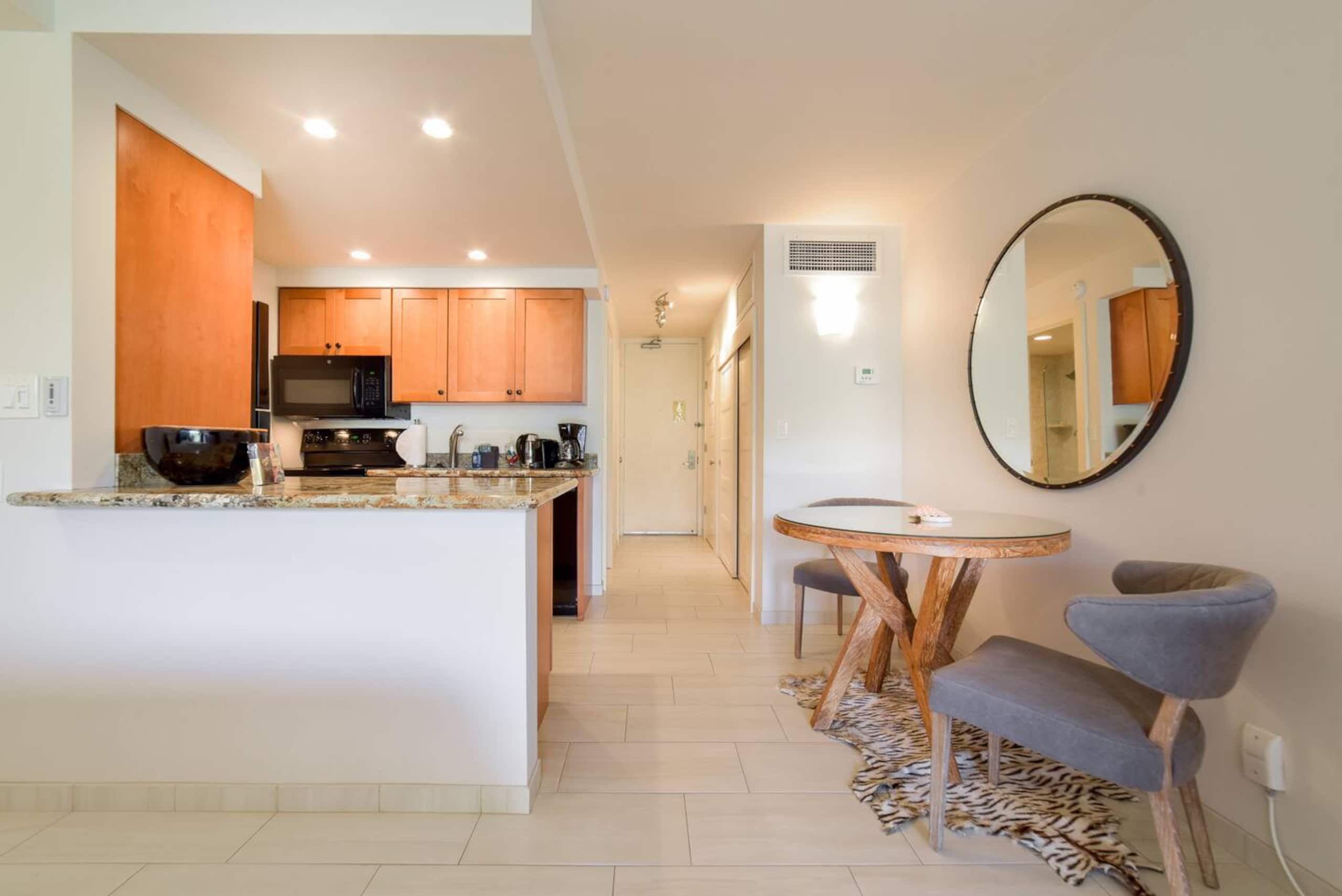 Lahaina Shores Beach Resort Studio - Image 43