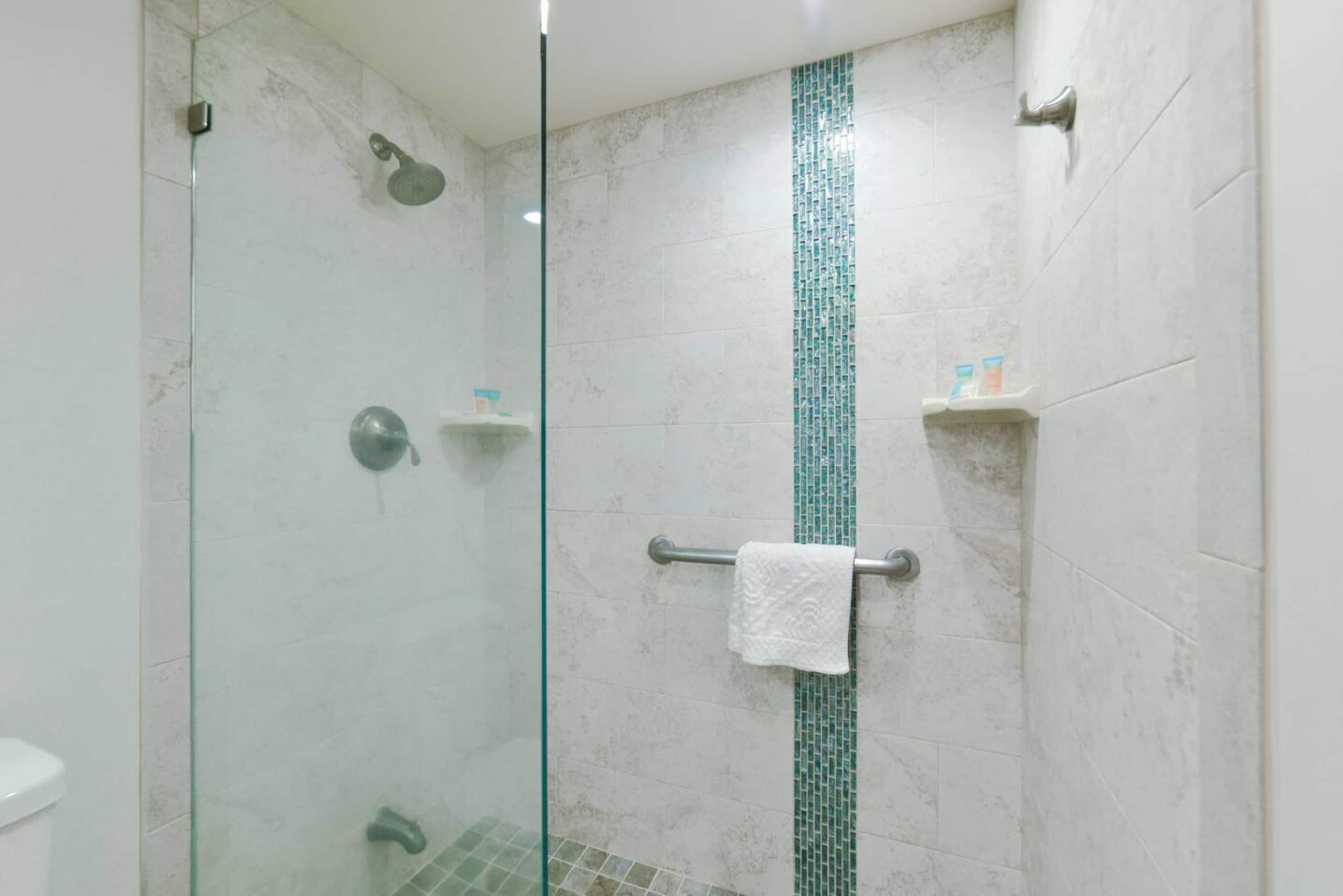 Lahaina Shores Beach Resort Studio - Image 40
