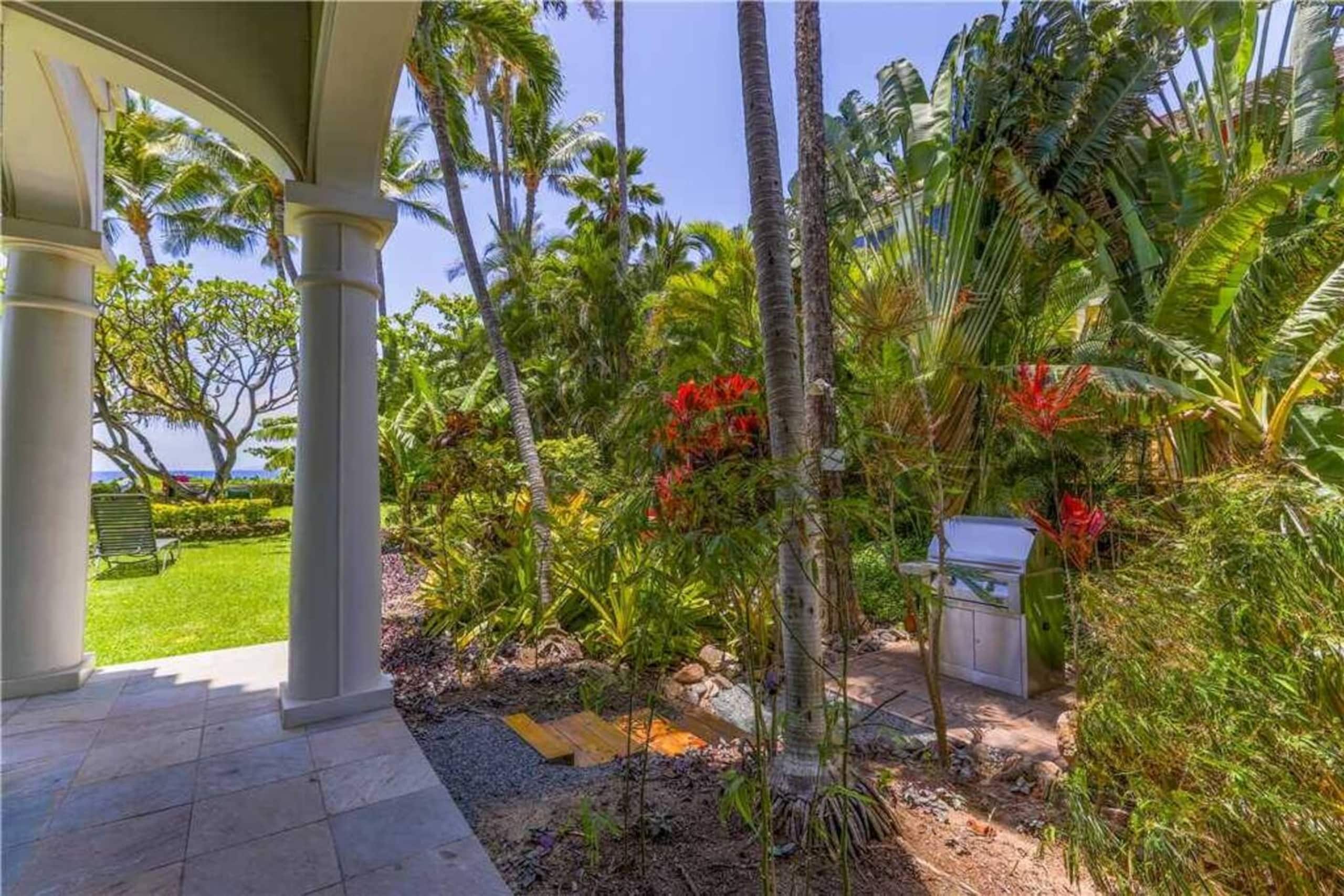 Lahaina Shores Beach Resort Studio - Image 20