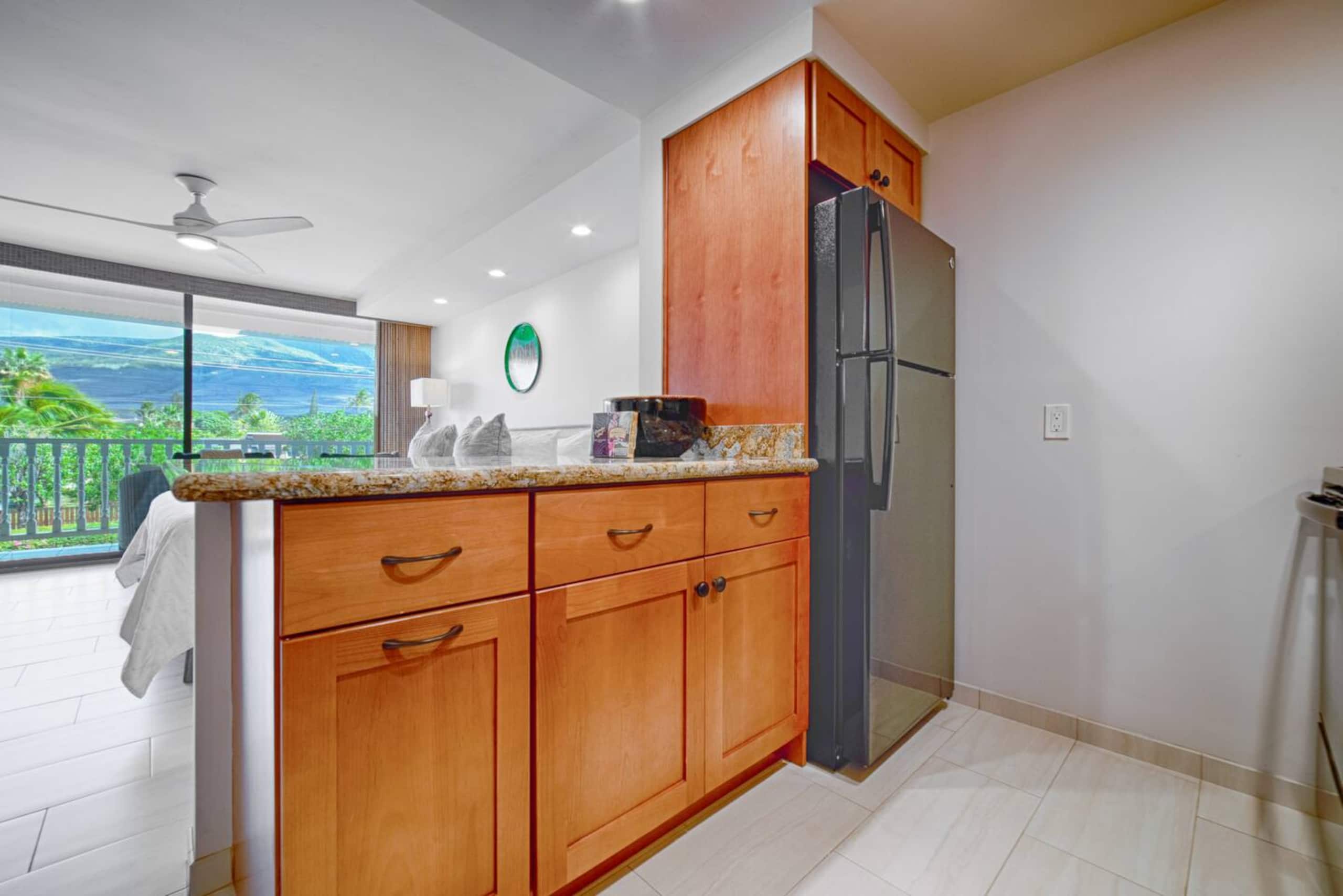 Lahaina Shores Beach Resort Studio - Image 38