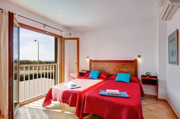 Ibiza 4 bedroom villa, Cala’n Blanes gallery image 2