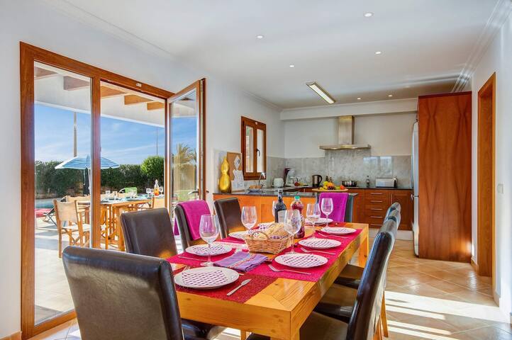 Ibiza 4 bedroom villa, Cala’n Blanes gallery image 3