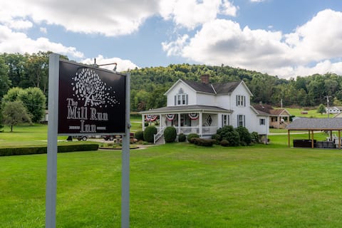 Pool, Hot Tub, Pavilion, FirePit 6mi to Ohiopyle