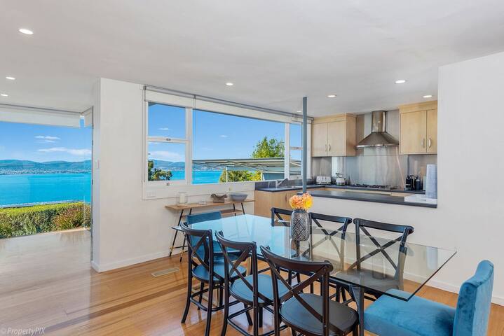 Birngana stylish spacious with stunning views