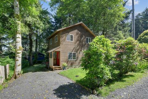 Arbor House - Little 2 bedroom 1 bath gem!