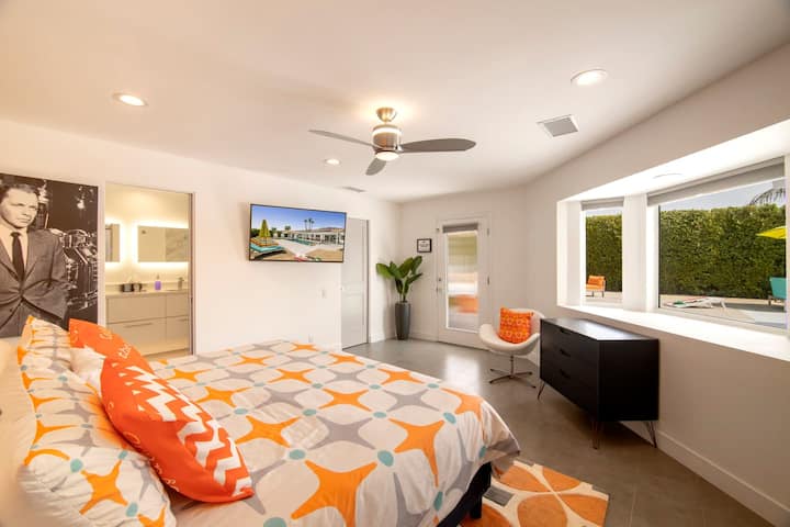 Pana chumba kikubwa chenye mandhari ya bwawa na ufikiaji wa yadi ya moja kwa moja.