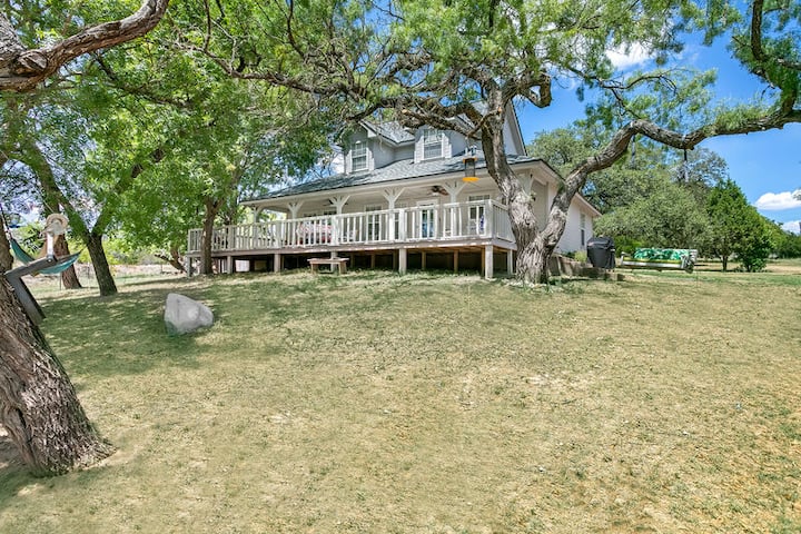 Creekside Country Guesthouse | Sleeps 6 - Fredericksburg