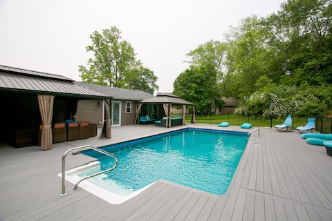 Modern home with a private Heated pool and jacuzzi