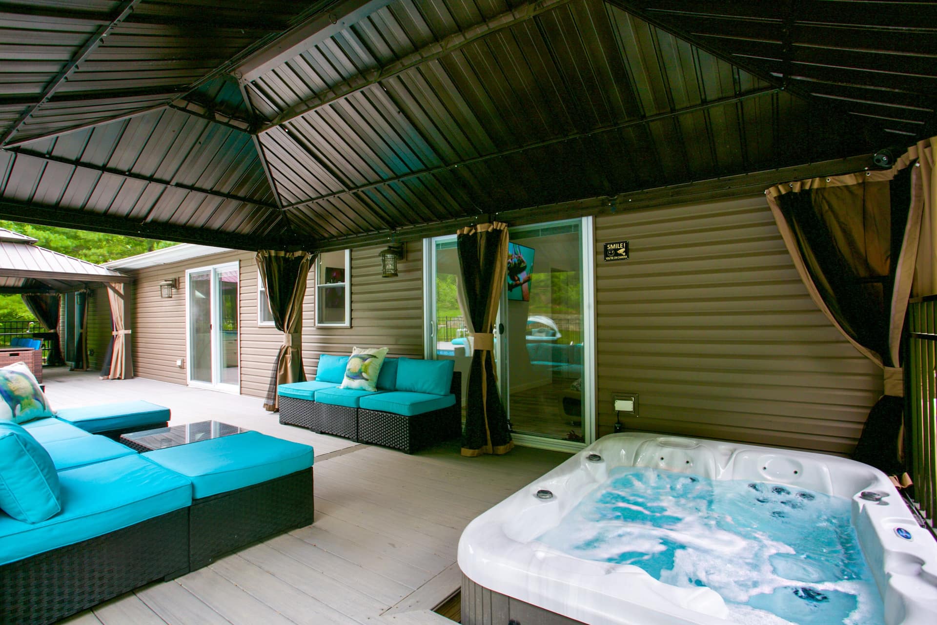 Modern home with a private Heated pool and jacuzzi — photo 3