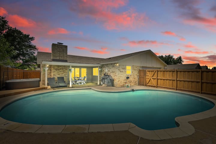 Modern & Chic 4-bd/2-ba | Pool, Hot Tub, Bbq Grill - Carrollton, TX