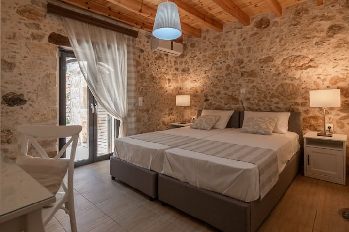 spavaća soba s dva odvojena kreveta