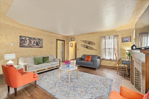 Large House with Private HOT TUB & Washer/Dryer