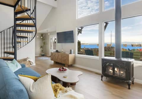 Beachfront | Hot Tub | Dogs OK | Kayaks | Firepit