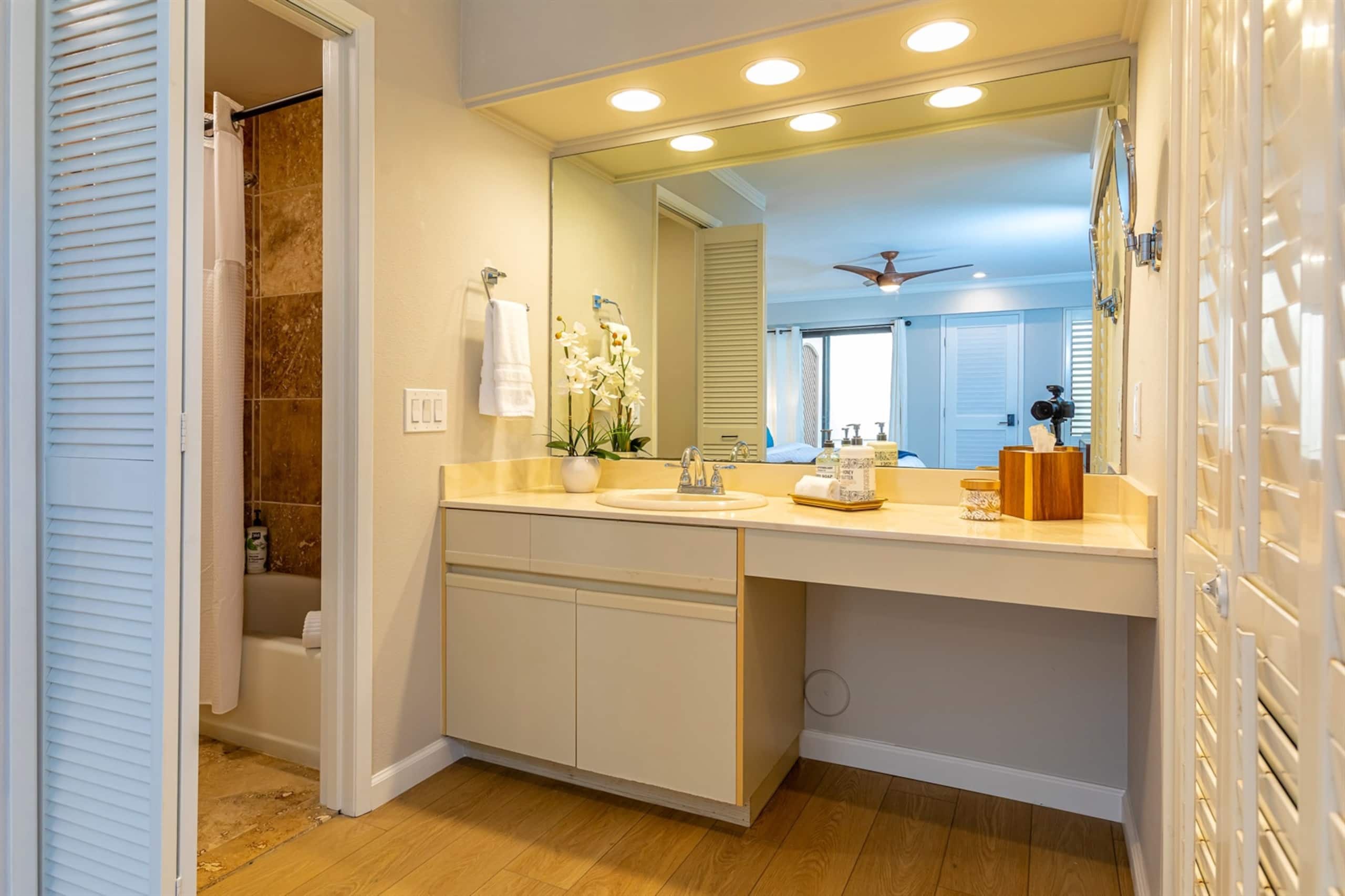 Condo in Kihei · ★4.99 · 1 bedroom · 3 beds · 2 baths - Image 18