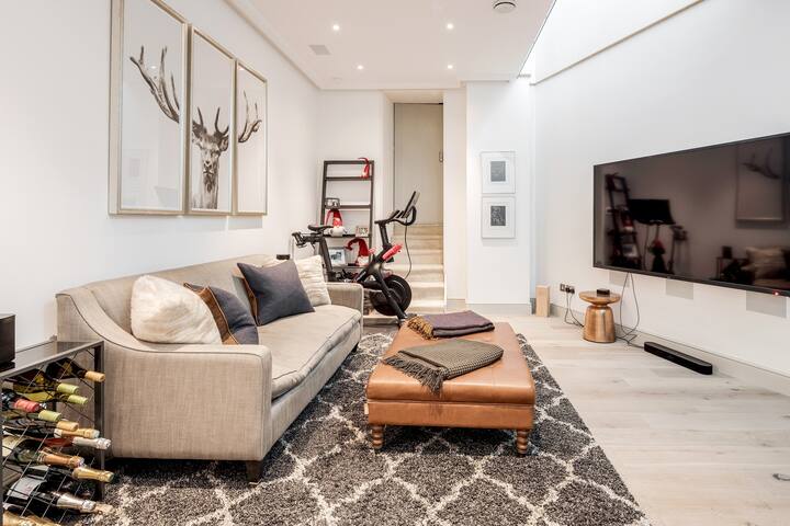 Immaculate Fulham Home – chic, modern & spacious gallery image 3