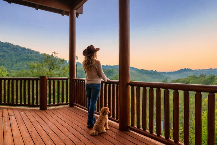 4 King Suites+bunks, Lux Kitchen & Cowboy Theme! Dog Friendly! - Pigeon Forge, TN