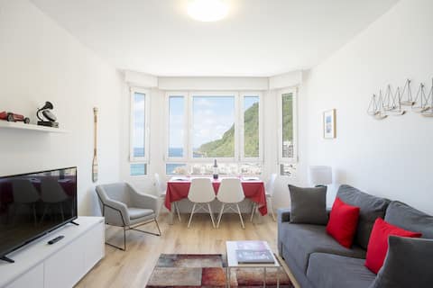 Mirador Zurriola, beach front