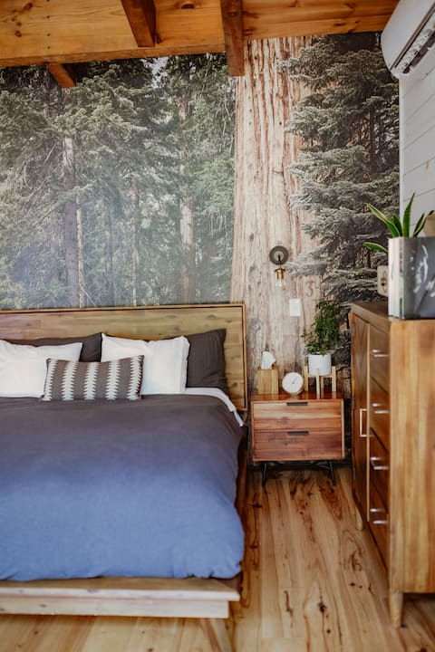 Couples Retreat in the Trees + Hot tub