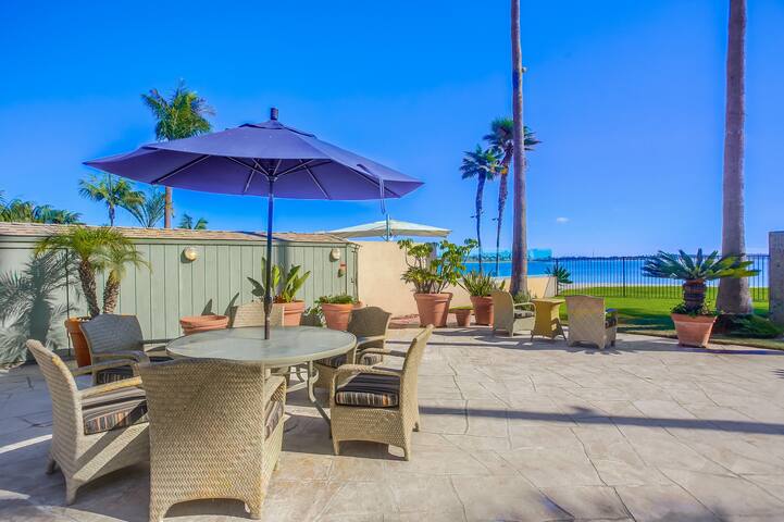 Gated Estate on 1/3 Acre w/ 57’ of Water Front gallery image 3