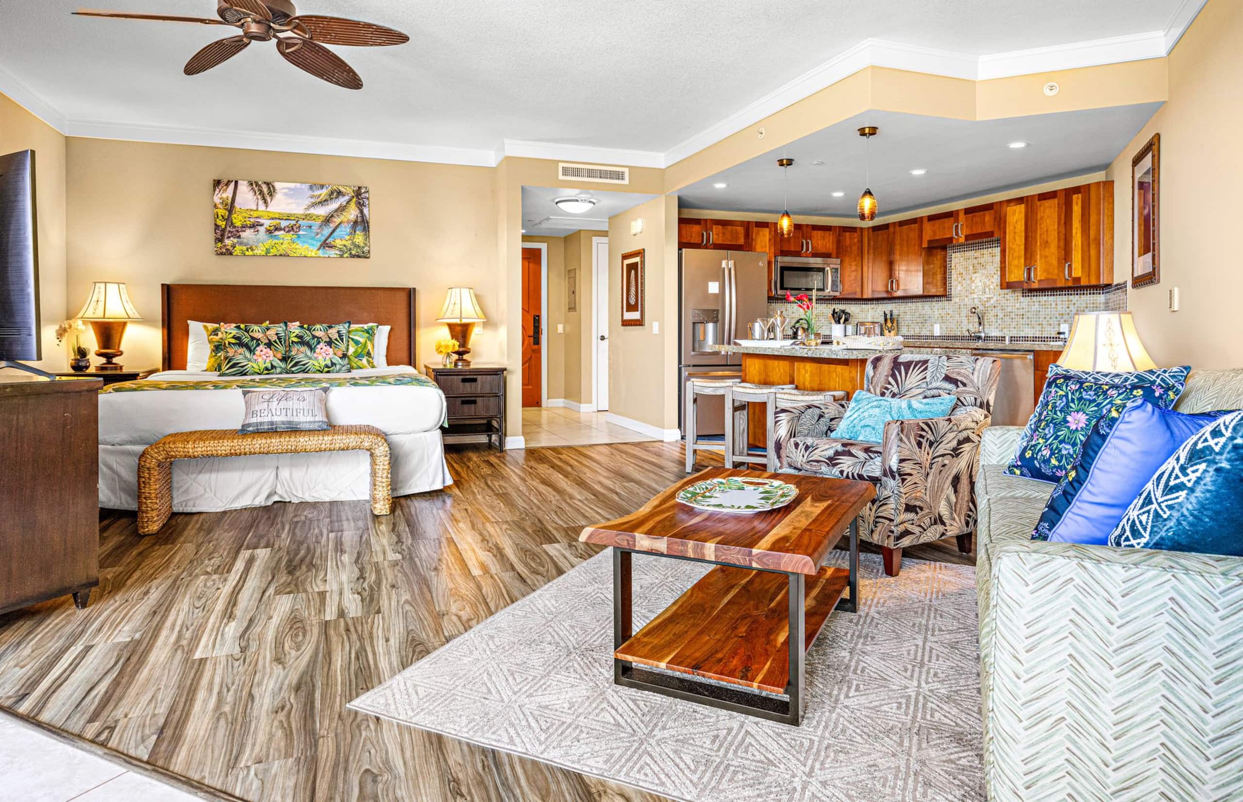 Condo in Lahaina · ★4.89 · Studio · 2 beds · 1 bath - Image 4