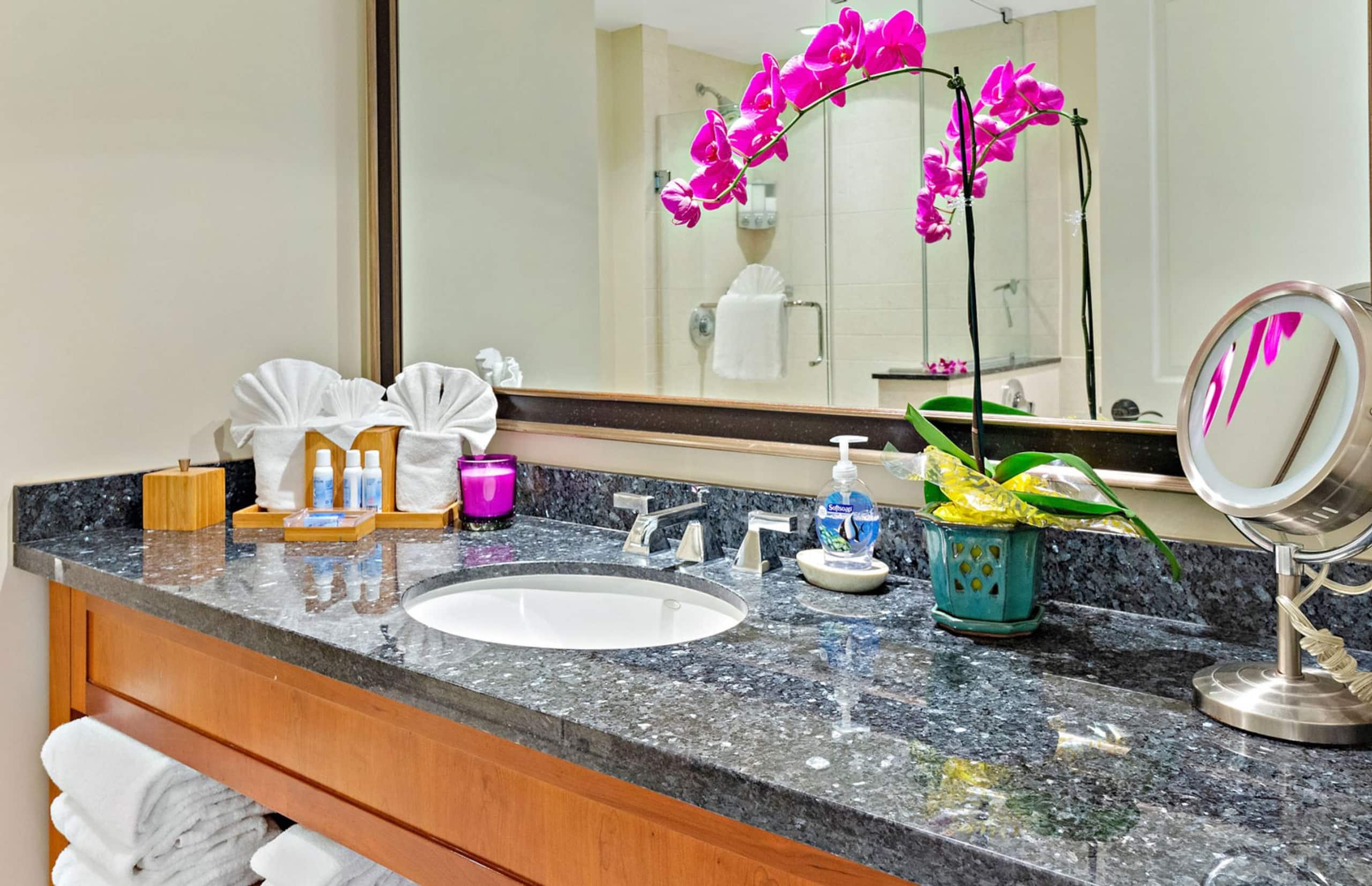 Condo in Lahaina · ★4.89 · Studio · 2 beds · 1 bath - Image 18