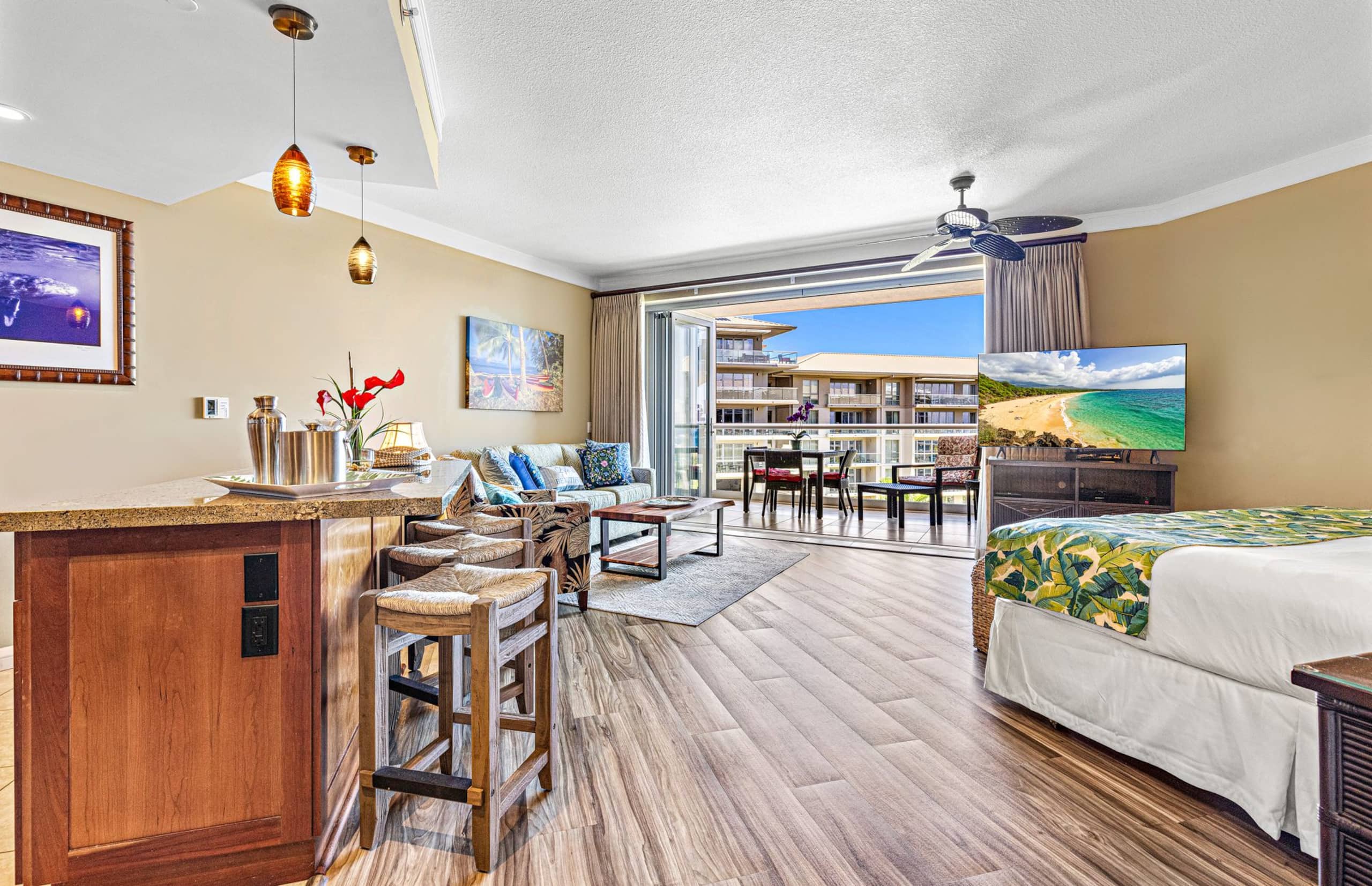 Condo in Lahaina · ★4.89 · Studio · 2 beds · 1 bath - Image 10